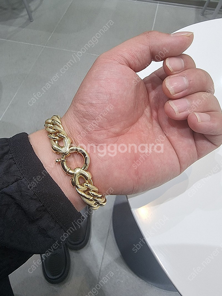 2022년 오메가씨마스터 다이버 300 검정 민트급 구매원합니다 18k 새상품급 10돈반 금팔찌 추금 가능합니다--1